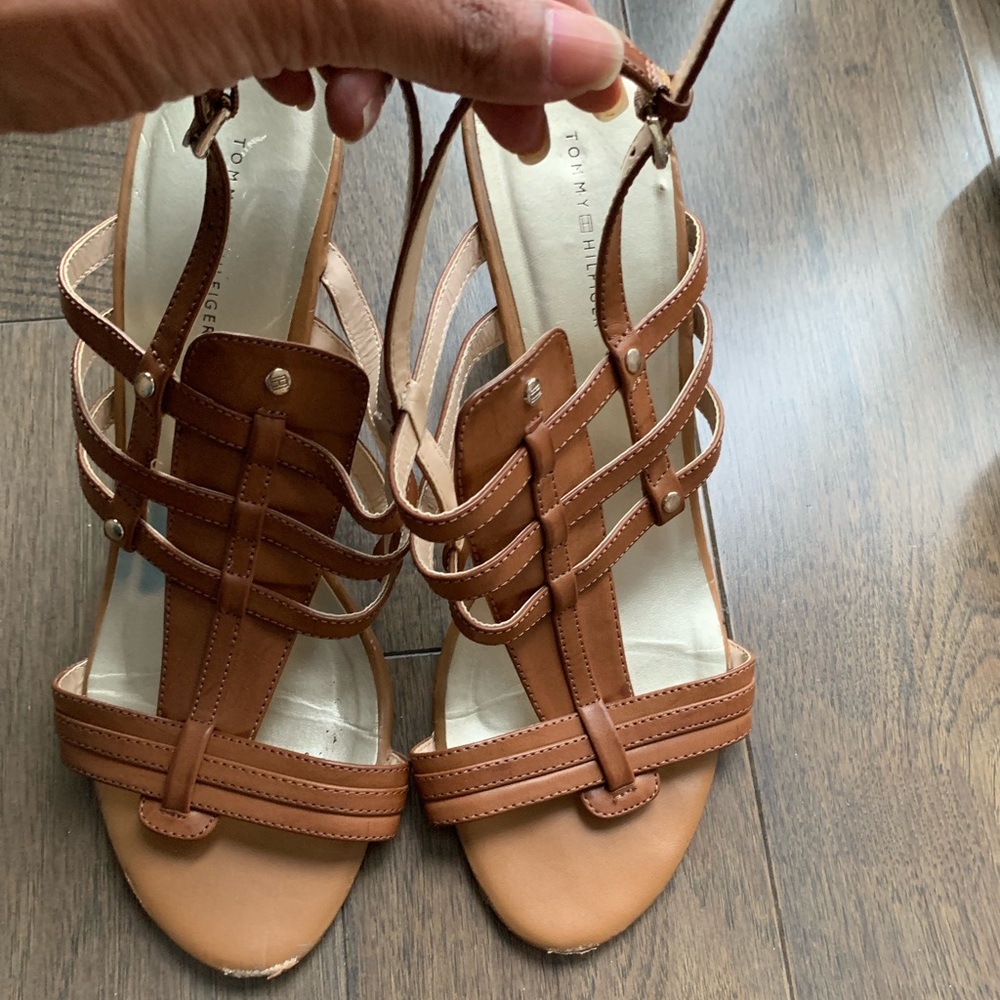 Tommy Hilfiger size 8 1/2 tan wedges